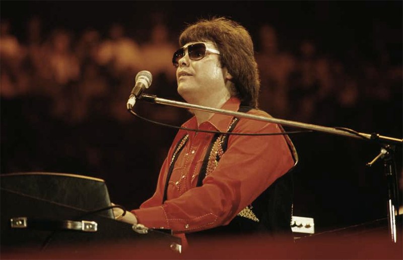 Ronnie Milsap on stage